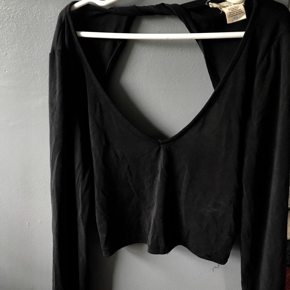Deep V-neck Long sleeved crop top